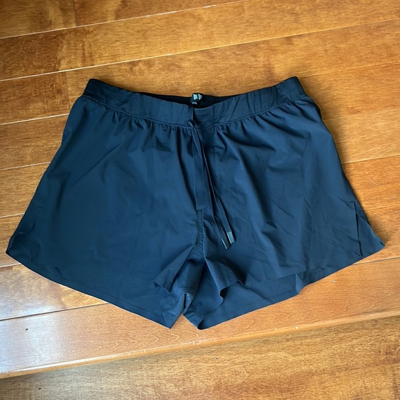 NWOT Ten Thousand Black Distance Short 3" Size Extra Small - Picture 3 of 7